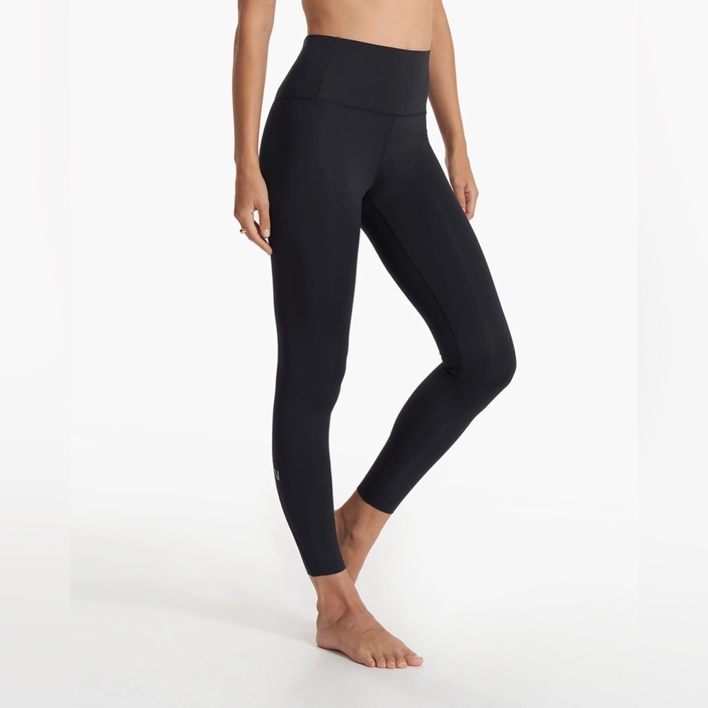 Vuori Purple Evolve Leggings - Picture 5 of 7